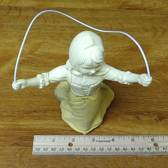 Avon Roses, Roses Cologne 4oz FULL Girl Jumping Rope with box - Picture 6 of 16